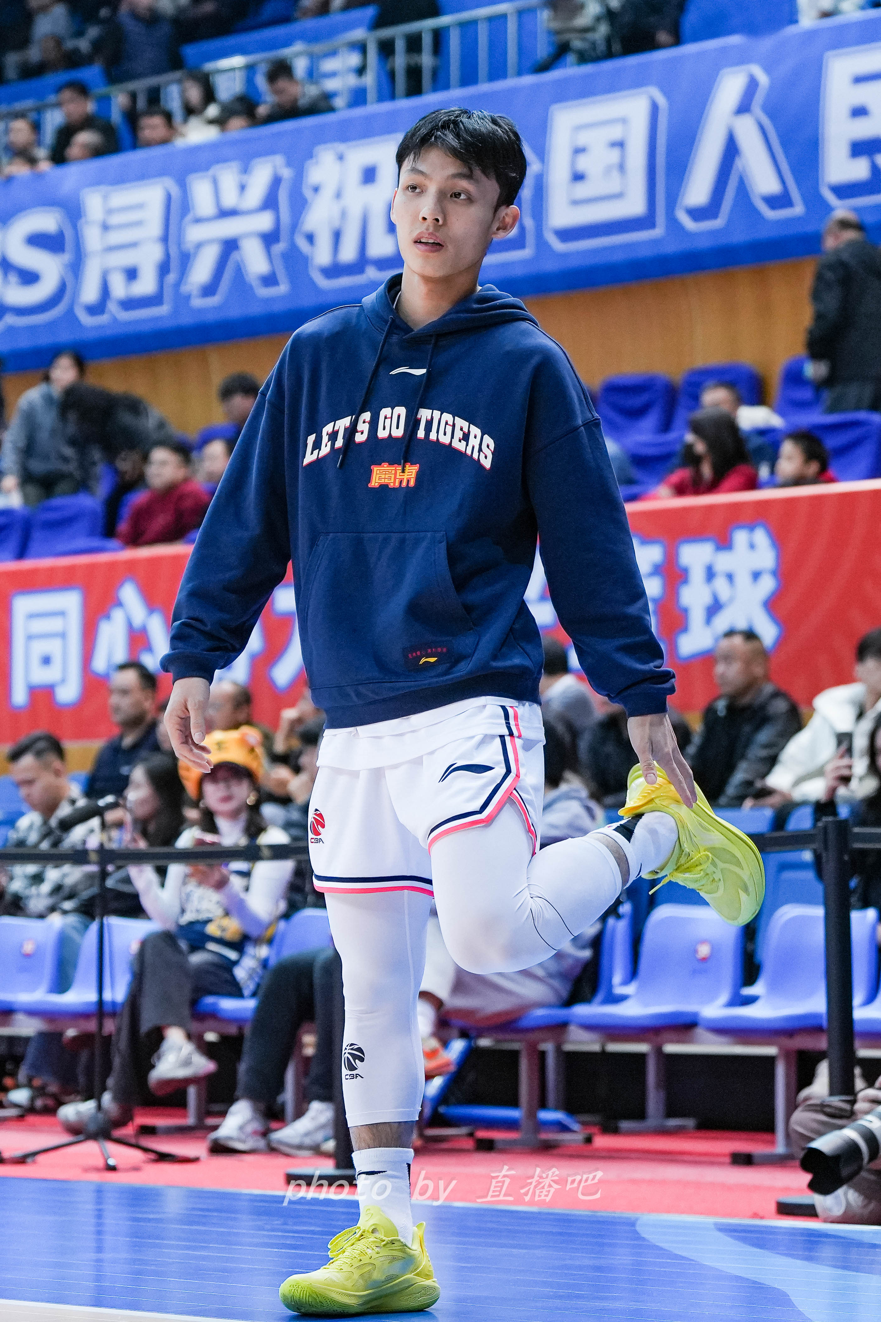  “控球中鋒”！徐杰這身體素質(zhì)有億點(diǎn)東西