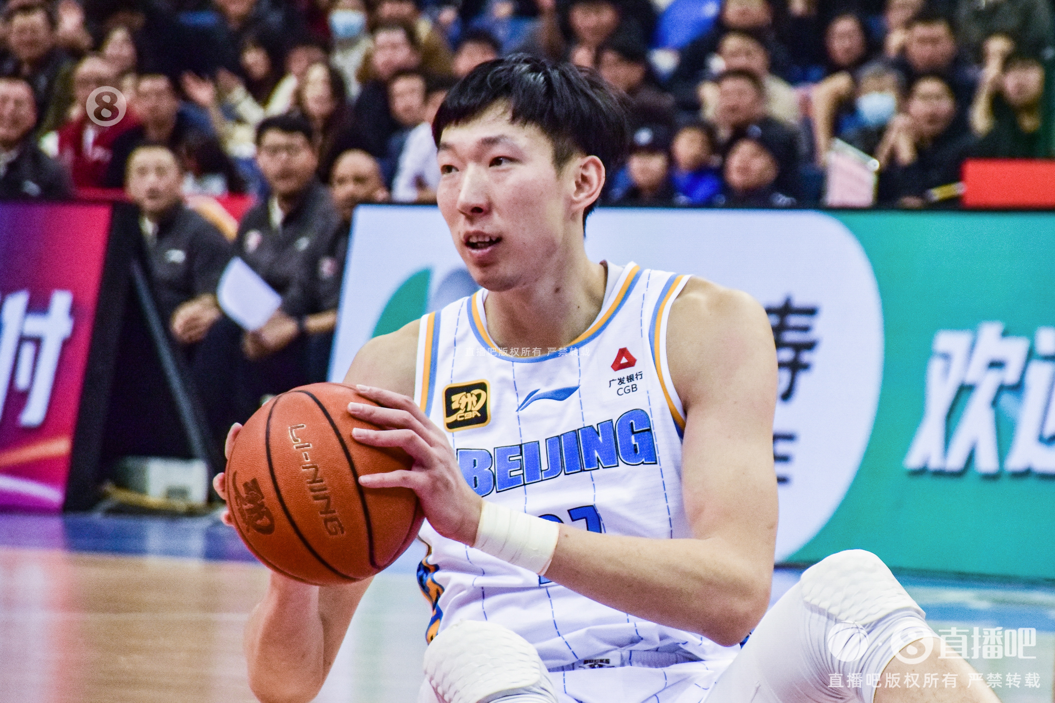  定海神針！周琦內(nèi)線攻防在線 半場6中5貢獻12分6籃板2蓋帽