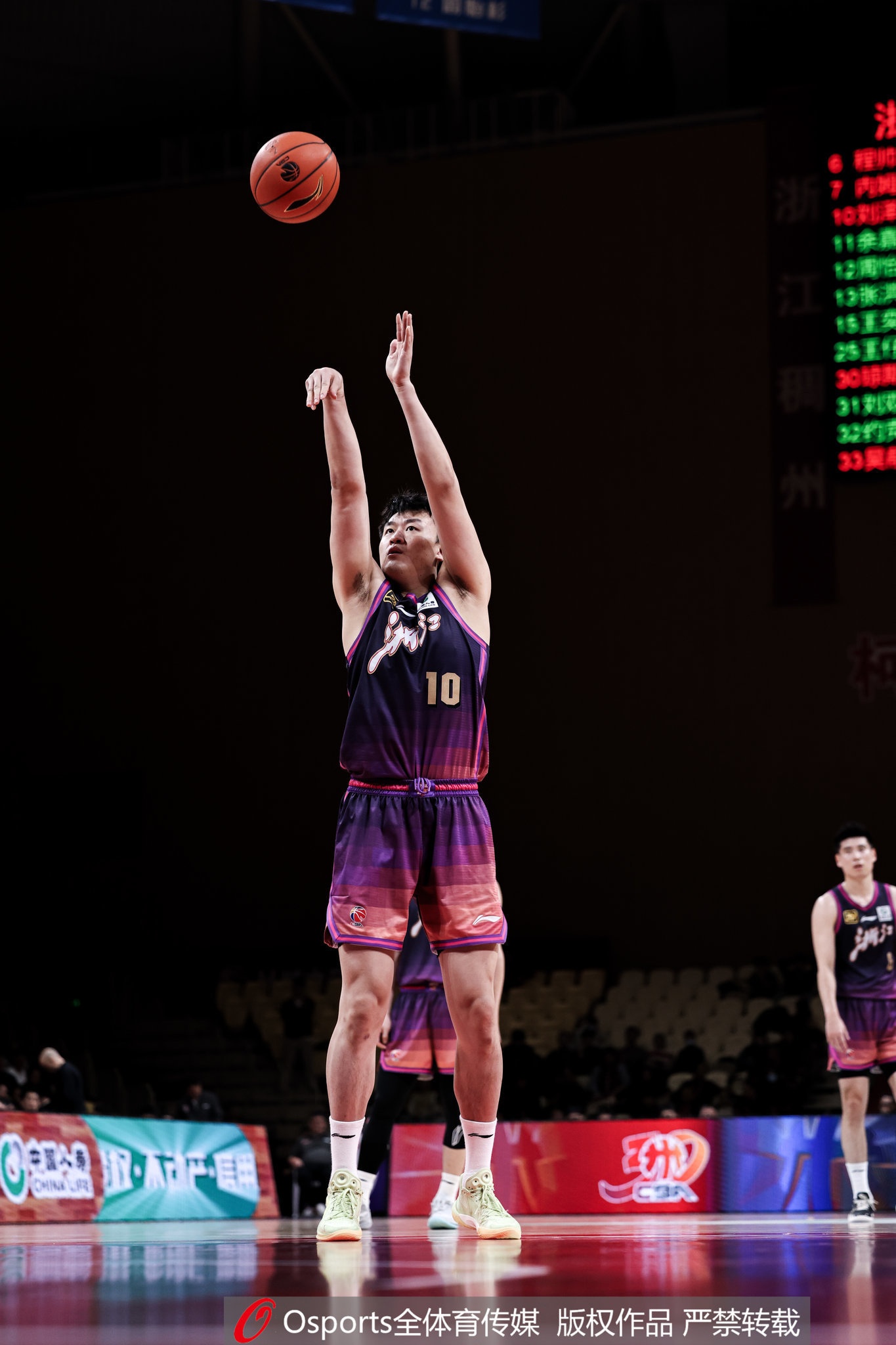  高效替補(bǔ)！劉澤一13投7中&罰球4中3得18分7板 得分并列全隊(duì)最高
